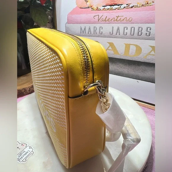 Michael Michael Kors
JET SET LARGE EAST WEST CROSSBODY Yellow Crossbody Bag NWT - Picture 8 of 10
